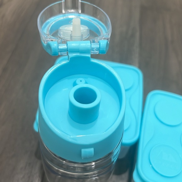 NWOT arctic zone pro bundle 2 Tupperware and matching water bottle - Picture 4 of 7